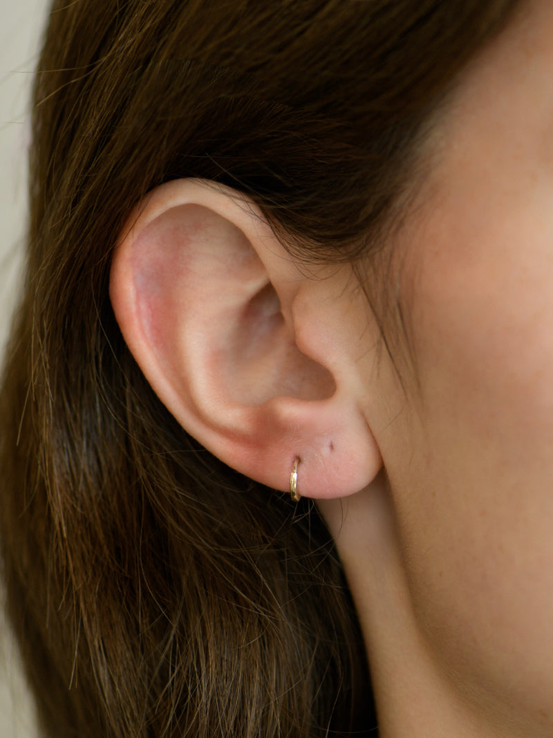 Classique 8mm Gold Single Hoop