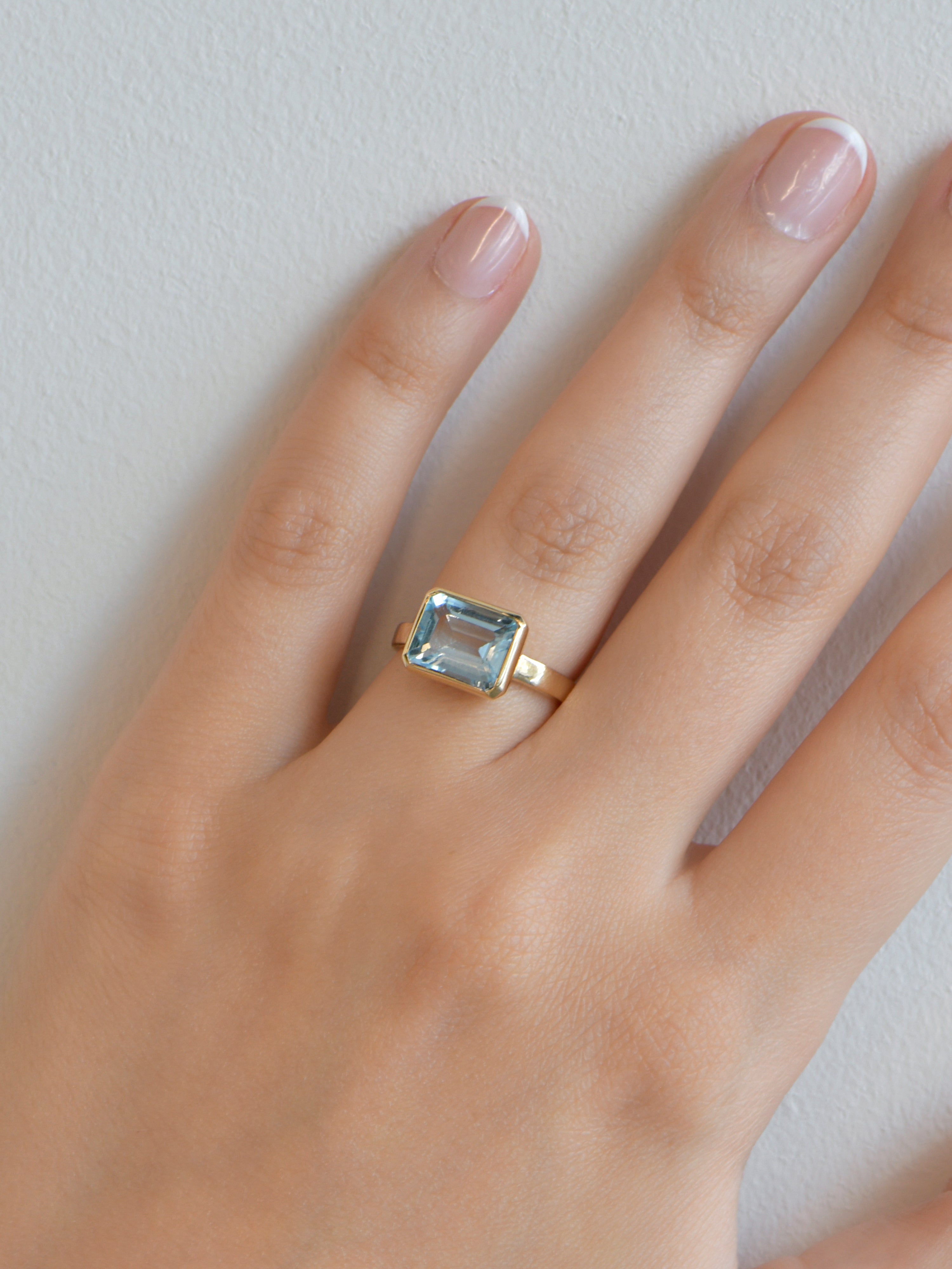 Cléo Daniela Bezel Ring