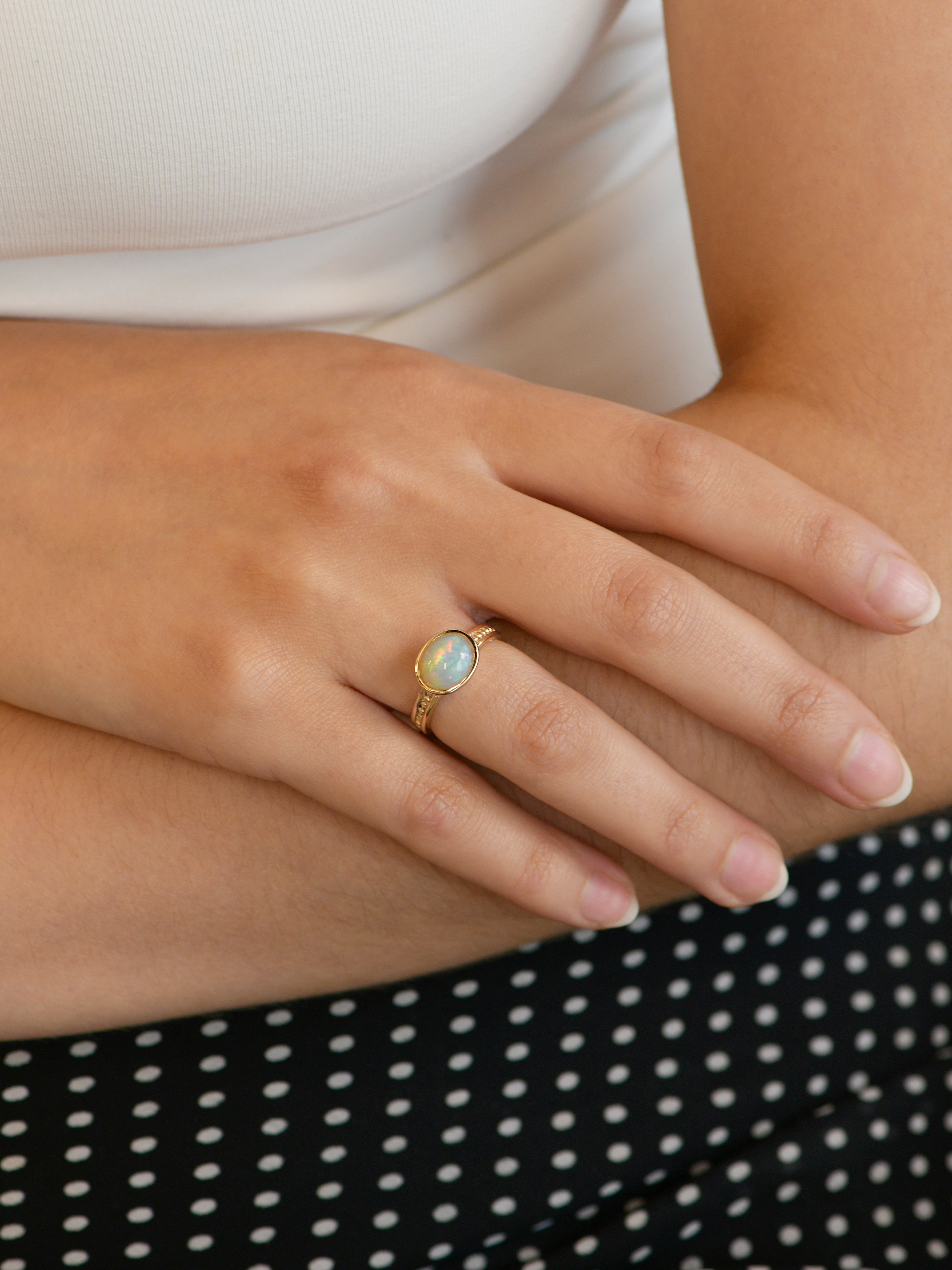 Classique Oval Dew Drop Band Ring