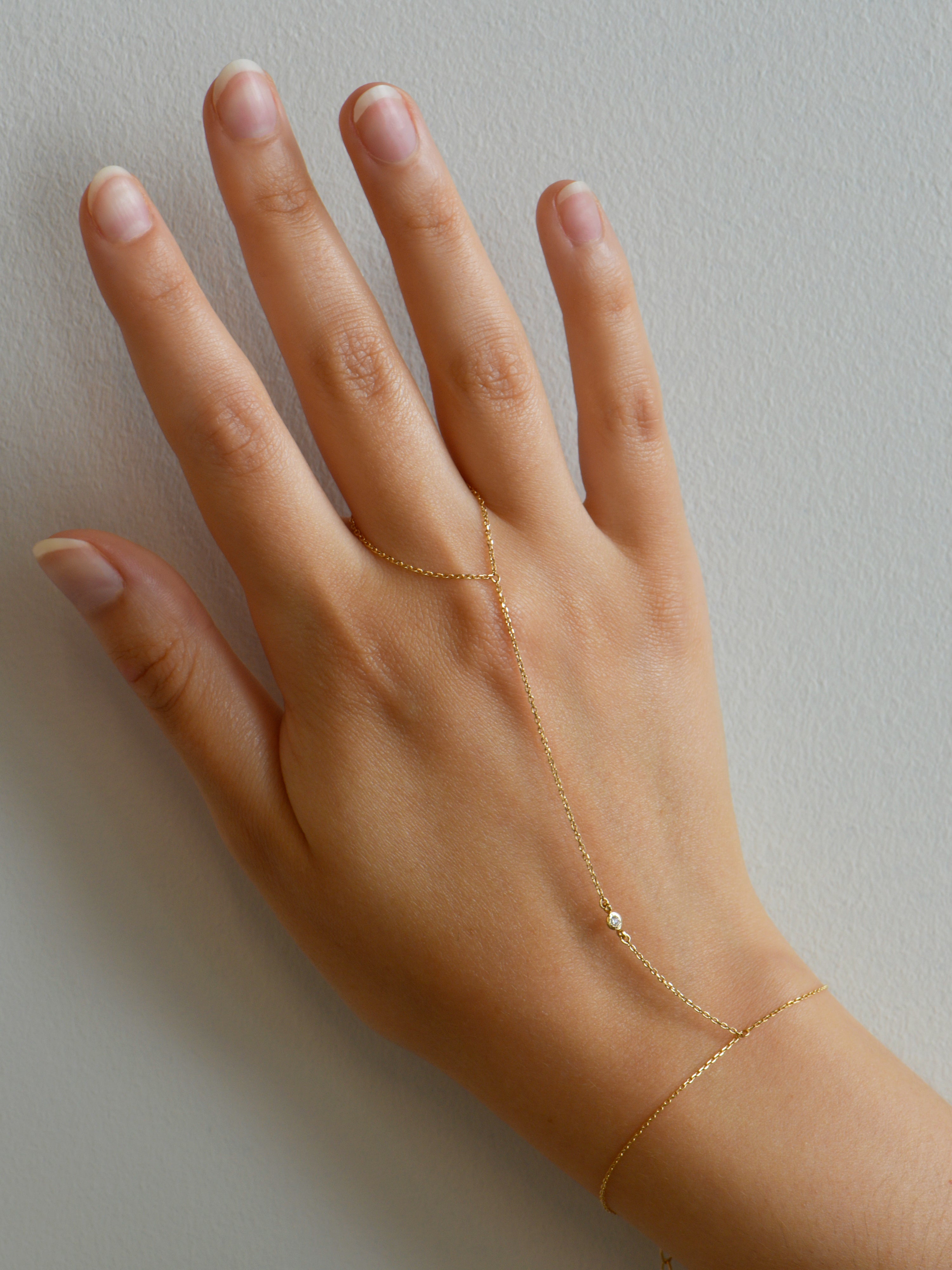 Classique Diamond Hand Chain