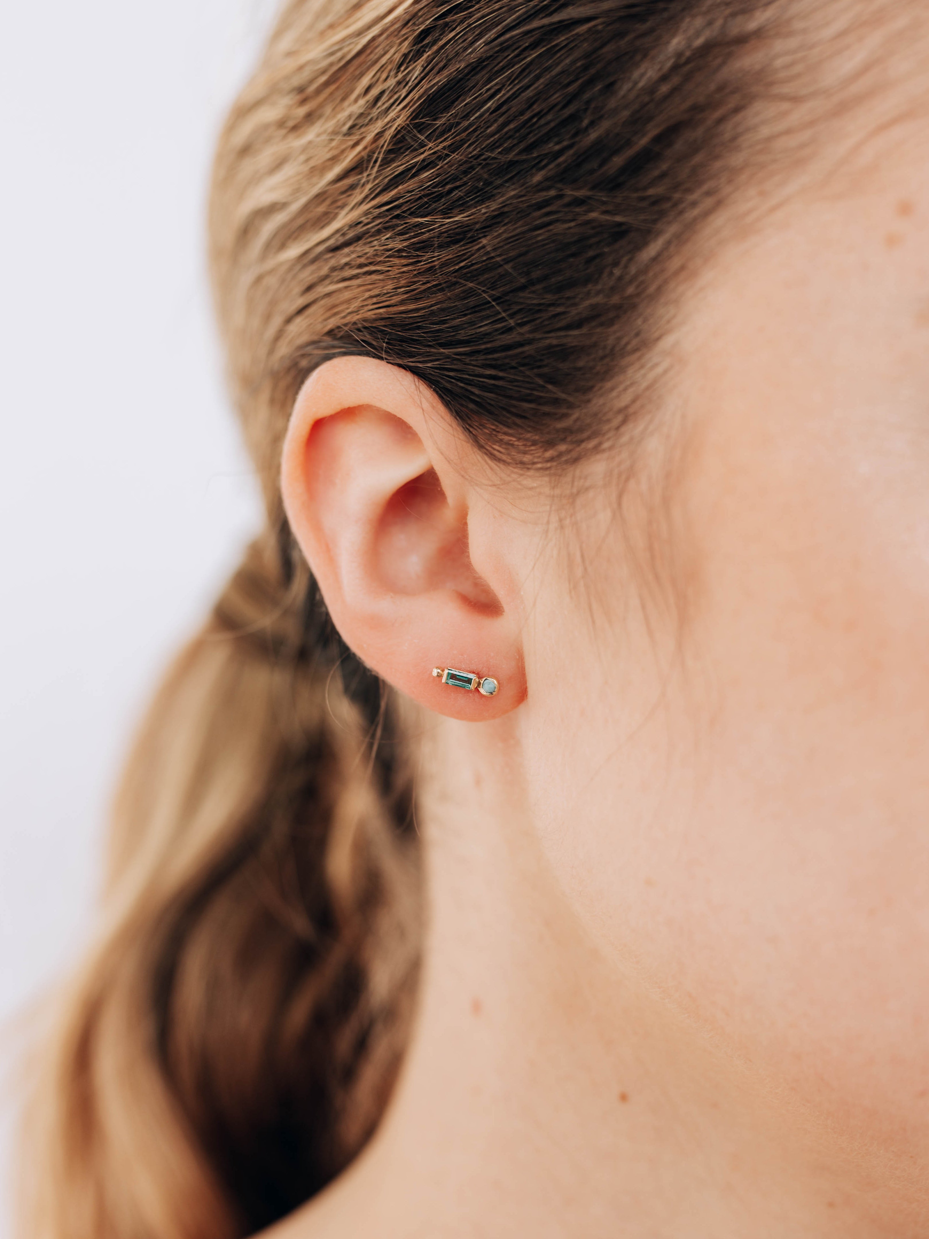 Cléo Emerald Baguette Single Stud