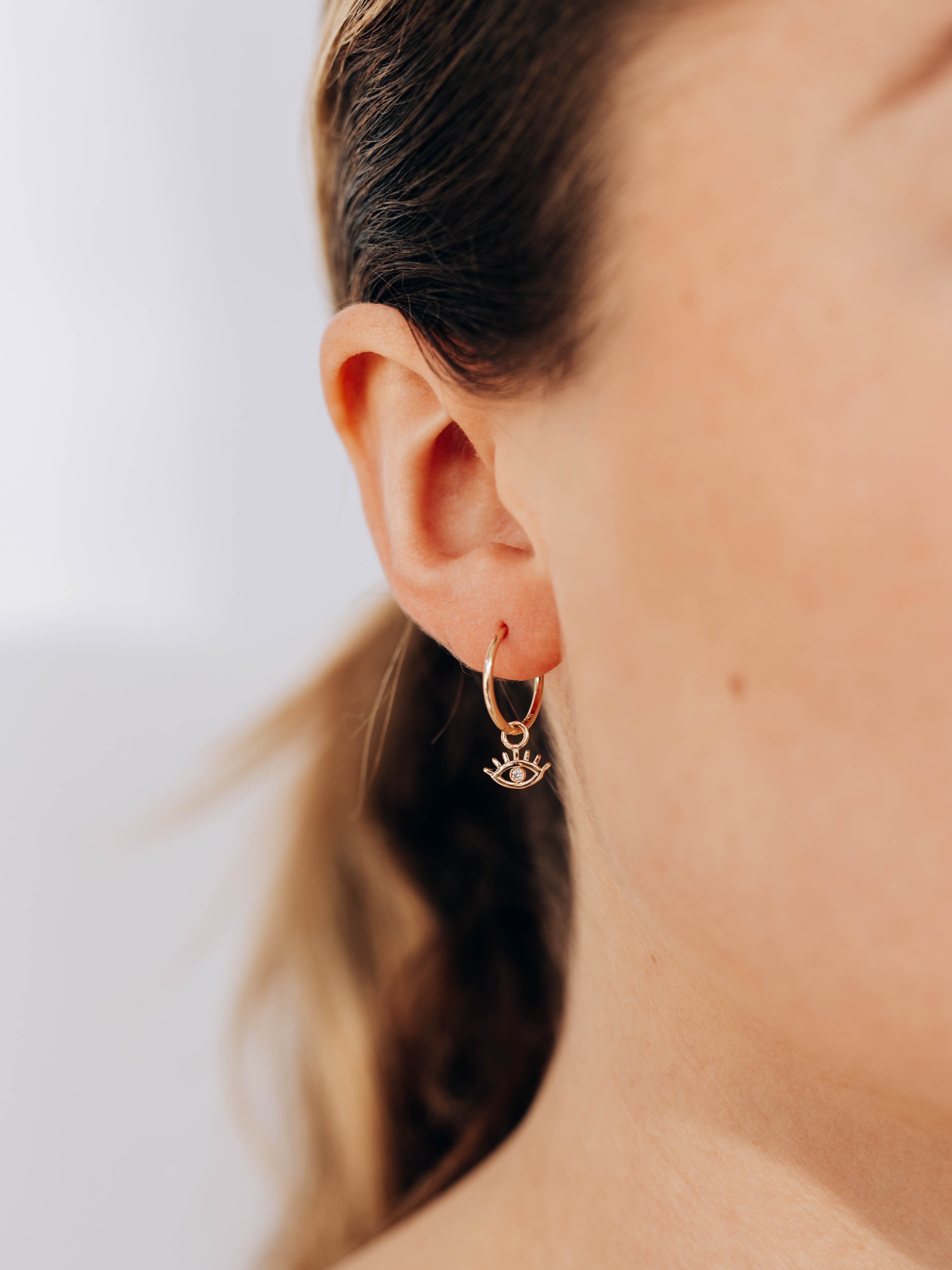 Boucle d'Oreille Créole Breloque Cil de Mauvais Œil Mel Soldera