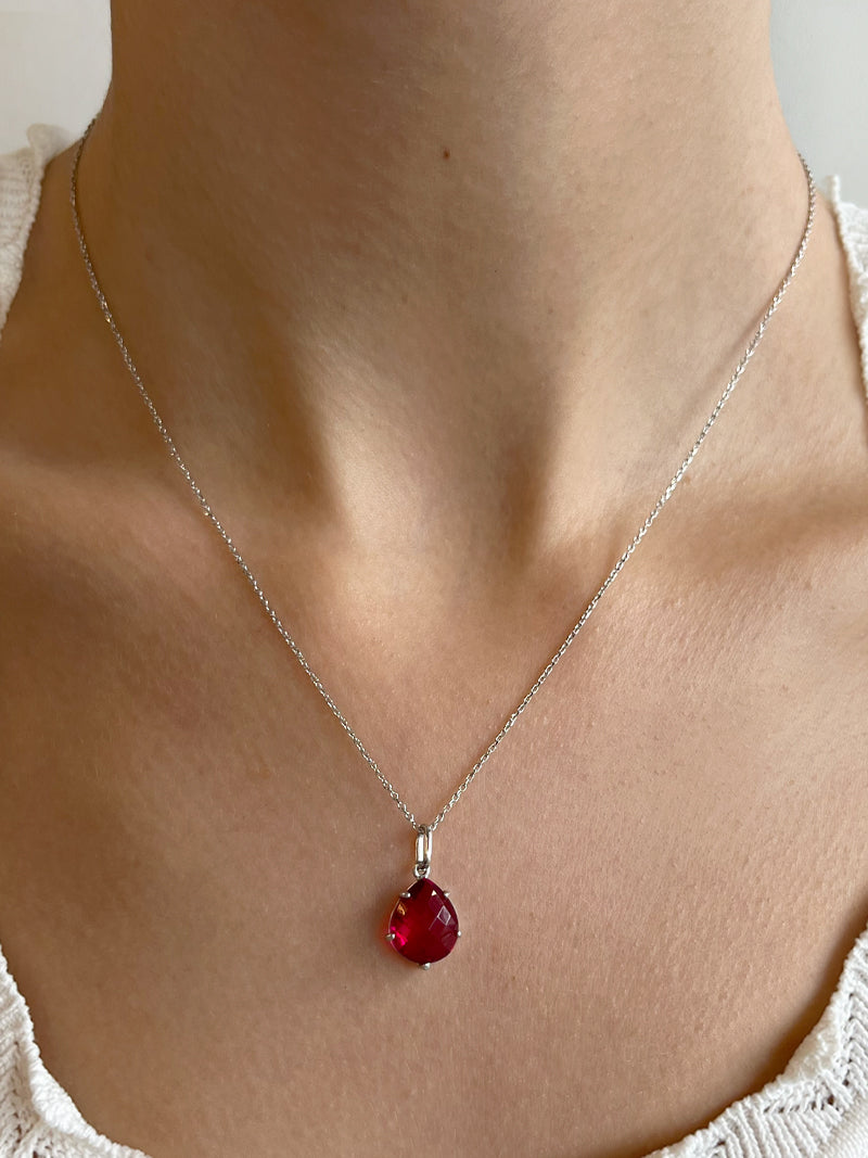Classique Gemstone Necklace