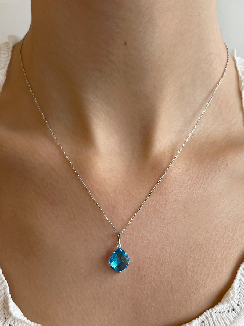 Classique Gemstone Necklace
