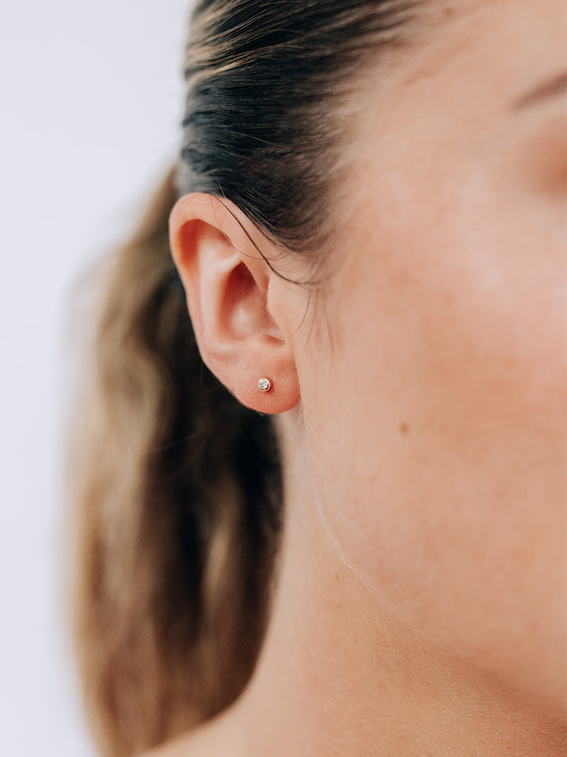 Anzie x Mel Soldera Clous d’Oreilles Ronds Cléo
