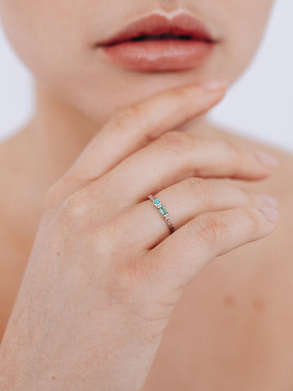 Cléo Baguette Stackable Ring