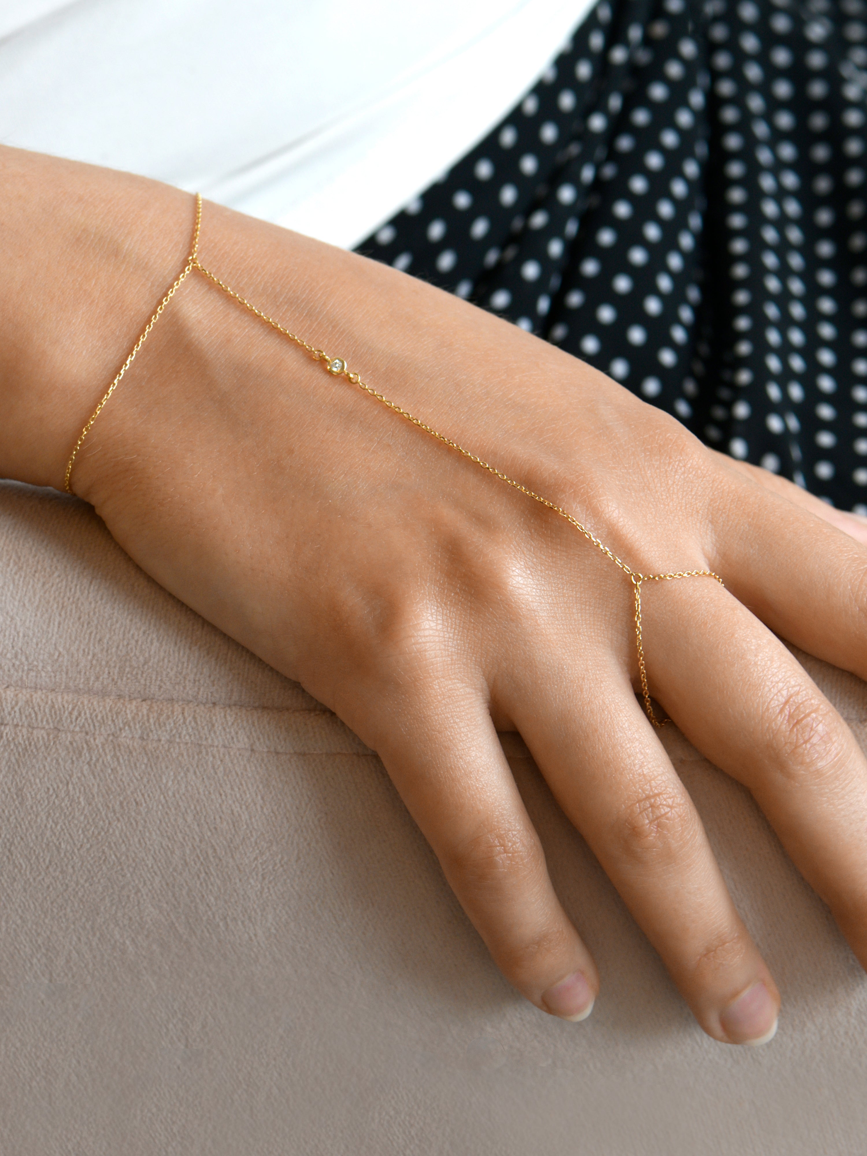 Classique Diamond Hand Chain