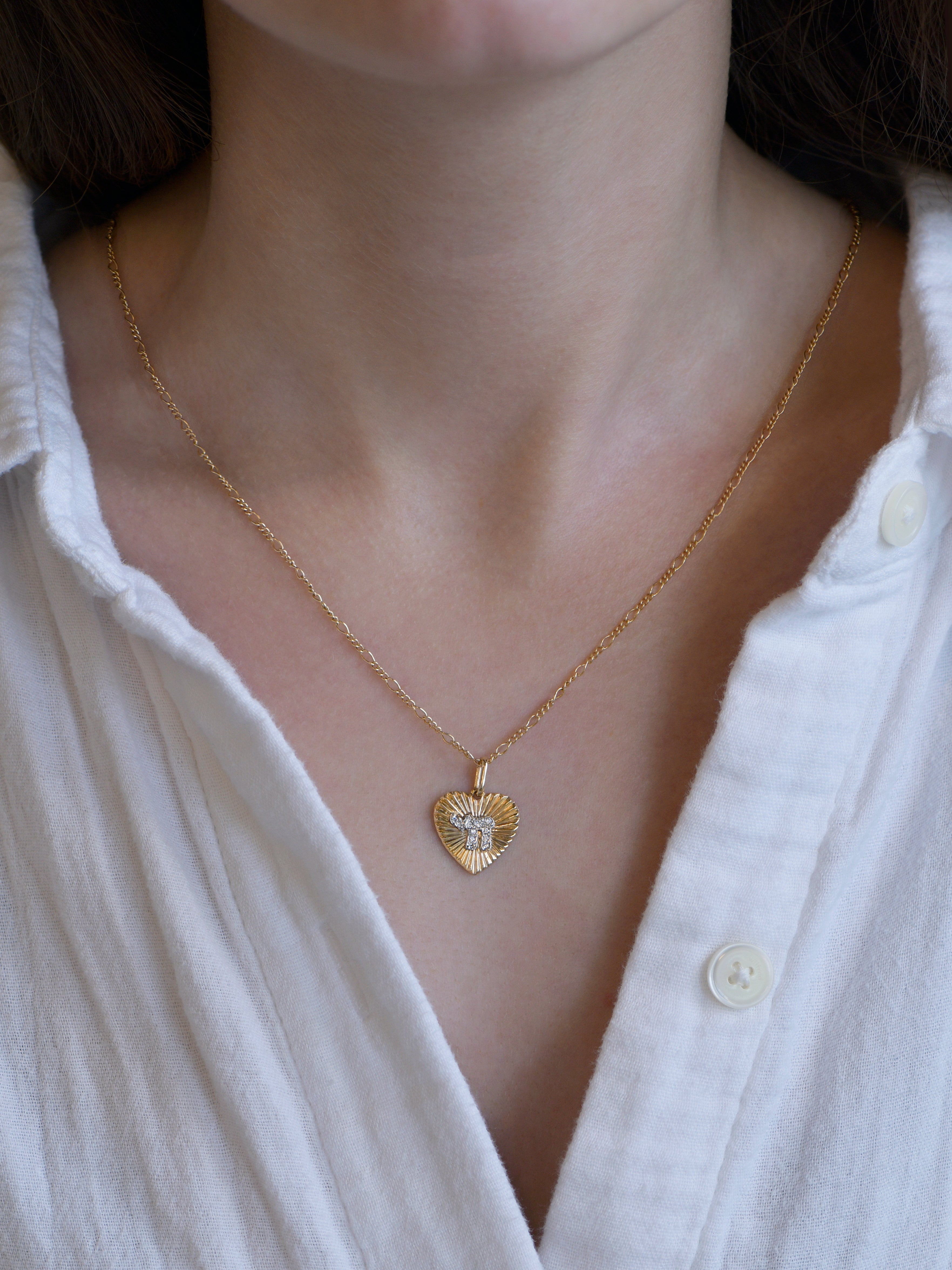 Classique Fluted Chai Heart Medallion