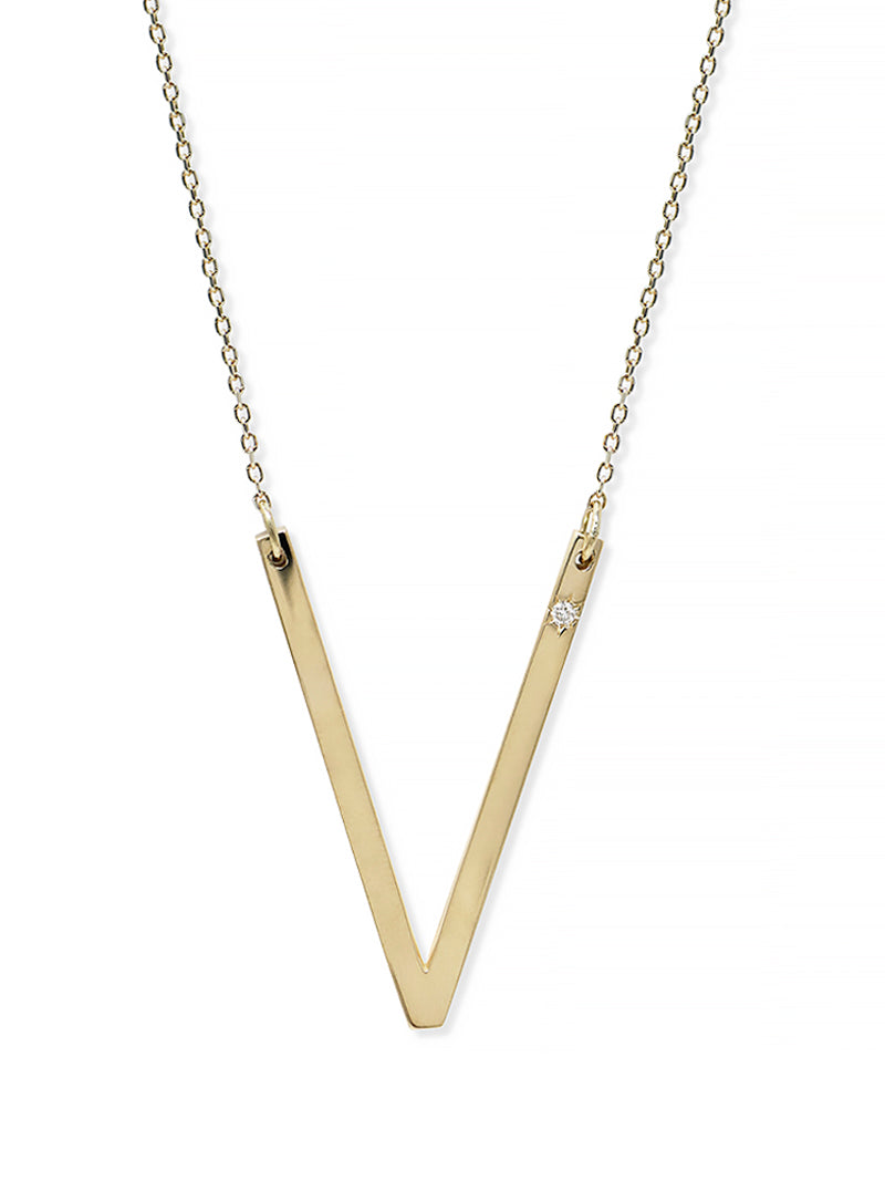 Gold pendant small with the letter V | JewelryAndGems.eu