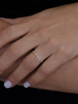 Jac + Jo Bague Cordon Baguette Strata Latérale