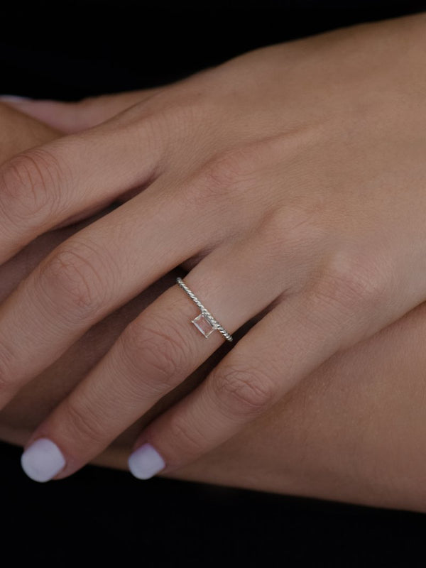 Jac+Jo Strata Side Baguette Rope Ring